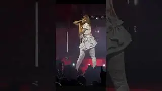 PinkPantheress Performing 
