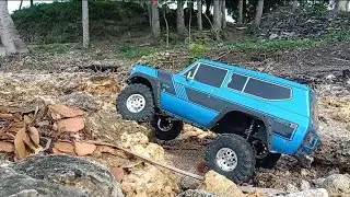 1:10 Scale RC - International Scout II Redcat Gen 8 just crawling.