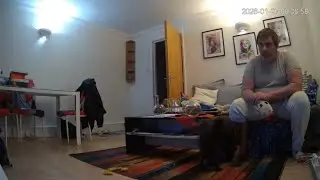 🔴 24/7 LIVE: Italian Couple in London - Real Life [LIVING ROOM 🛋️] - MiGIPepeVibes - Cam 1
