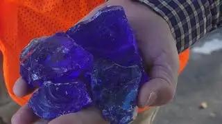 What are the purple rocks on I-5 in Sacramento?