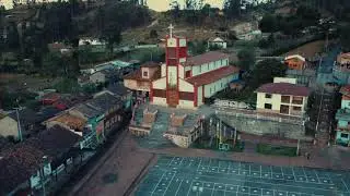 Drone vista a&eacute;rea - Iglesia parroquia QUINGEO / CUENCA AZUAY