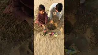 Extracting food and cold drinks 🍸 in desert 🏜 #survival #lifehacks #outdoors #foodshorts