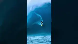 Big Tube  #bigwaves #surfing #surf #reels #surfingfun