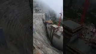 New Spitallamm dam in construction (Staudamm Spitallamm Grimsel)