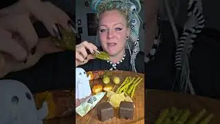 Snack plate #mukbangasmrvideos #eatingsounds #eatingasmr #chewingsounds #mukbang #asmr #snackplate