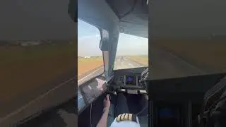 #airbus #a320 #neo #VLVT #landing #cockpit #view #laos