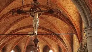 Niets is wat het lijkt. Het witte dorp. Lissewege . Kerk OLV Bezoeking Lissewege