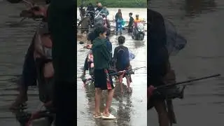 nyebrang rakit  pantai cijeruk sancang 