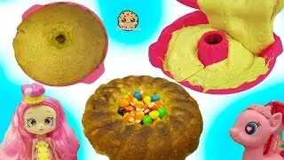 Bake Pumpkin Cake with Surprise Candy