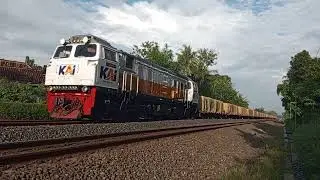 KA Semen Bungtalun Service Membawa 30 Gerbong Semen #keretaapi