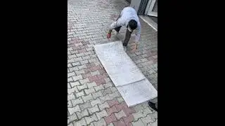 Folding a carpet