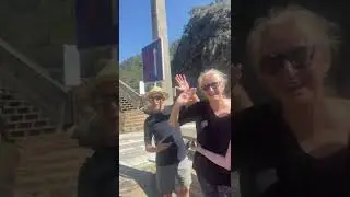 Base of stairs to Ponte suspends