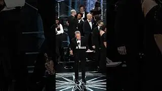 Реакция Райана Гослинга сделала путаницу на церемонии вручения премии &laquo;Оскар&raquo; 2017 года еще безум...