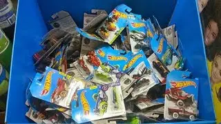 Hot wheels hunting at HOME DEPOT on black Friday!!!
