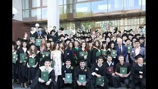 Выпускников Юридического факультета МГУ 2021 года поздравляют выпускники прошлых лет
