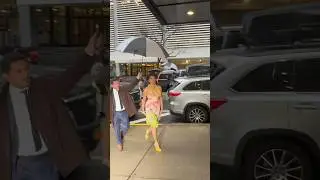 ЛУЧШЕЕ ПЛАТЬЕ ДРУГИХ ДЕВУШЕК ⭐️ Авантика Ванданапу устроила модный показ в Нью-Йорке #шорты #коро...