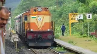 56641 Madgaon - Mangaluru Passenger Crossing 22114 Kochuveli Express : Konkan Railways