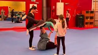 #gymnastique #acrobatic #acrobaties #jonglerie #jonglage #cirque #circus #hulahoop