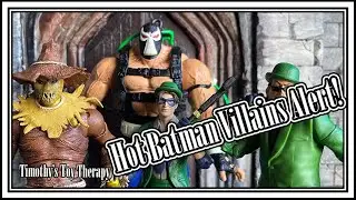 Светящиеся в темноте фигурки Бэйна, Загадочника и Пугала из серии DC Multiverse от McFarlane Toys.