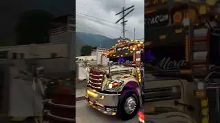 Chicken Bus Guatemala inbound #chickenbus #guatemala #dualsport #bus #adventure