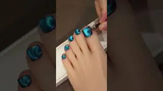 Easy Toenail Cat Eye design idea #nails