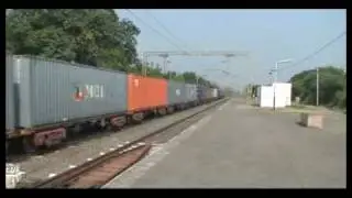 CONTAINER RAKE DOING IMPRESSIVE STUFF AT UDVADA STATION
