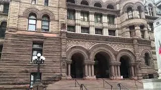 Old City Hall историческое здание на площади возле City Centre в Торонто