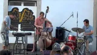 Jeffery Davis Trio playing Falling Grace