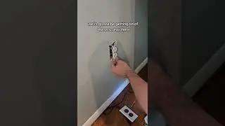 🤠 How to fix a receptacle with chewing gum. #handyman #electrician #viral part 1/2