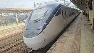 161次南港開往台東的西部半直達EMU3000型十二輛編組EMU3047皮蛋豆腐騰雲號藍色帶新城際自強號列車，和3138次潮州發車開往后里EMU800型八輛二編組EMU869+EMU870微笑號區間車