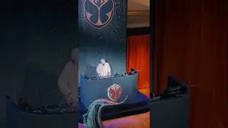 The first live set from the One World Radio studio at the Tomorrowland Expo in Amsterdam.