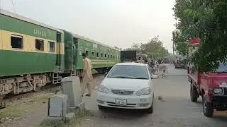 Geu-40 9052 Pakistan express beautiful new vlog in samnabad Faisalabad railway station 