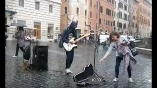 Pink Floyd al Pantheon Roma (it's raining on the Pink Floyd)