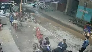 CCTV Footage of Dog Attack in Karachi - Funny reaction