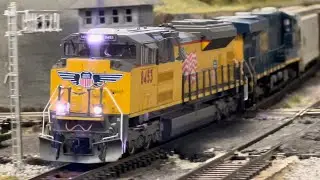 Ho scale Railroading CSXT G965-17 Heads Towards The Grain Mill W/UP 8453 SD70ACe & CSXT 5327 ES40DC