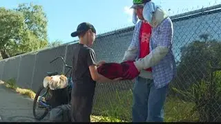 8-year-old hands out 120 fleece blankets to homeless people
