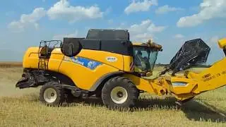 2014 Nyári betakarítás (Summer Harvest): 3X New Holland CX8070, New Holland CX840, John Deere W550