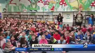 Britta Merwin visits Alvin Primary