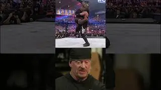The Undertaker showed off his strength lifting Mark Henry 💪🏼🤯