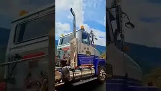 un hermoso cl&aacute;sico por carreteras Colombianas #camioneros #truck #trucker #trucking #truckesvlogs