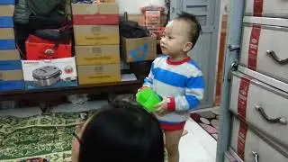 Mỗi lần tắm xong không chịu mặc quần