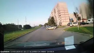 Autovadītājs Ziepniekkalnā izveido avārijas situāciju