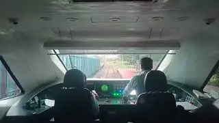 20674 Vande Bharat express arrival & departure from Sangli station. #SangliStation