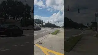 Traffic light going bonkers in Lakeland, FL. Traffic light malfunction.