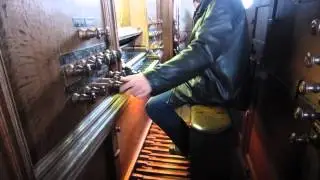Impromptu masterclass in playing the baroque organ pedalboard