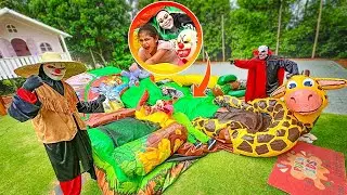 O PALHAÇO VAQUEIRO VEIO DESTRUIR NOSSO PARQUE INFLÁVEL GIGANTE
