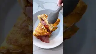 Easy crispy egg wrap with ham & cheese