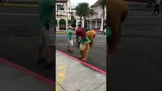 Earl The Squirrel - Perfect Landing - Universal Studios