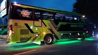 Banyak sekali rombongan bus artis