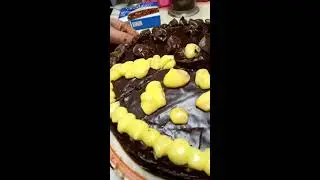 Torta 🍰 farcita ricoperta di glassa al cioccolato 🍫